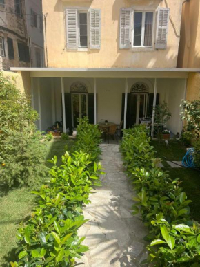Τhe Hidden Garden